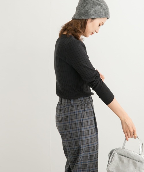 URBAN RESEARCH DOORS(アーバンリサーチドアーズ)の「針抜き長袖カットソー(Tシャツ/カットソー・レディース・ブラック系その他/アイボリー/ブラック/ゴールド・MEDIUM)」の22枚目の写真