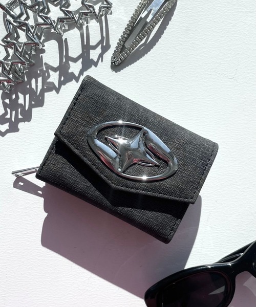 WEGO（ウィゴー）の「WEGO/BIGメタルパーツウォレット（財布・レディース・その他1/シルバー/ブラック/ブルー系その他/ブラック系その他・FREE）」の2枚目の写真