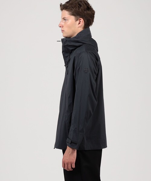 DESCENTE ALLTERRAIN（デサント　オルテライン）の「DESCENTE ALLTERRAIN CREAS HARD SHELL JACKET（ブルゾン・メンズ・チャコールグレー/ブラック・M/L）」の5枚目の写真