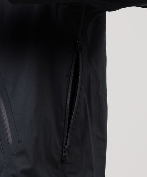 DESCENTE ALLTERRAIN（デサント　オルテライン）の「DESCENTE ALLTERRAIN CREAS HARD SHELL JACKET（ブルゾン・メンズ・チャコールグレー/ブラック・M/L）」の13枚目の写真