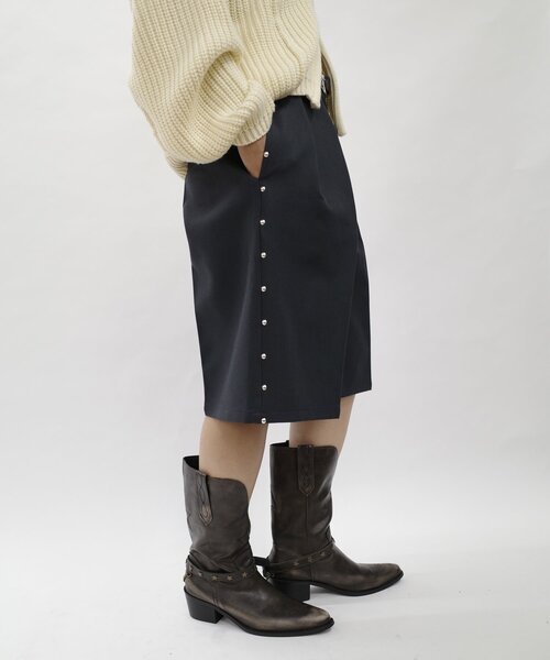 WHO'S WHO gallery（フーズフーギャラリー）の「【HiNT/ヒント】スタッズタックハーフスラックス（スラックス・レディース・ブラウン/ネイビー/グレー/チャコールグレー・FREE）」の10枚目の写真