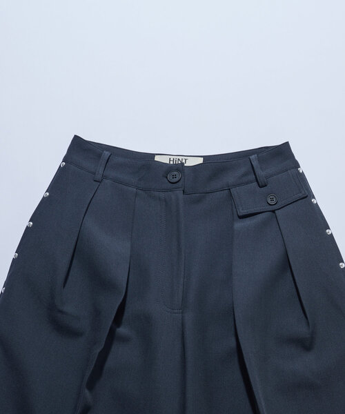WHO'S WHO gallery（フーズフーギャラリー）の「【HiNT/ヒント】スタッズタックハーフスラックス（スラックス・レディース・ブラウン/ネイビー/グレー/チャコールグレー・FREE）」の14枚目の写真