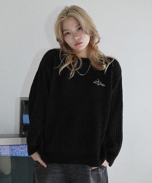 セール】メタルプレートヴィンテージライククルーネックニット