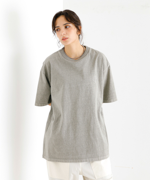 POLeR（ポーラー）の「【POLeR/ポーラー】PIGMENT SOUVENIR TEE/スーベニアTシャツ（Tシャツ/カットソー・メンズ・グレー/ブラック・L/XL/M）」の5枚目の写真