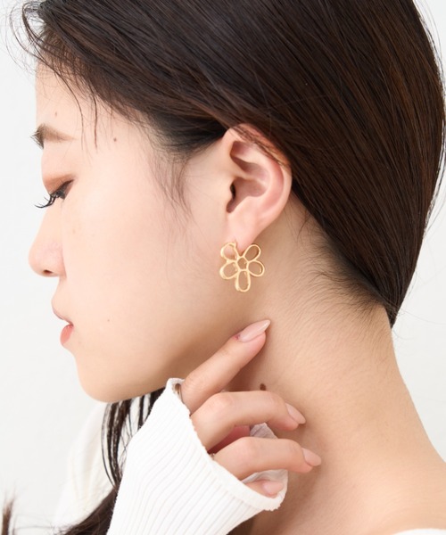 CIAOPANIC TYPY（チャオパニックティピー）の「【2025年S/S新作】lilフラワーピアス（ピアス（両耳用）・レディース・シルバー/ゴールド・ONE SIZE）」の5枚目の写真