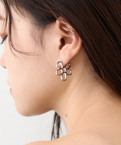 CIAOPANIC TYPY（チャオパニックティピー）の「【2025年S/S新作】lilフラワーピアス（ピアス（両耳用）・レディース・シルバー/ゴールド・ONE SIZE）」の13枚目の写真