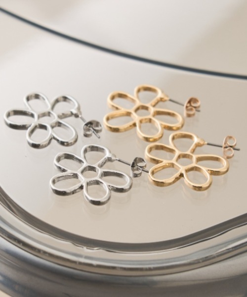 CIAOPANIC TYPY（チャオパニックティピー）の「【2025年S/S新作】lilフラワーピアス（ピアス（両耳用）・レディース・シルバー/ゴールド・ONE SIZE）」の11枚目の写真