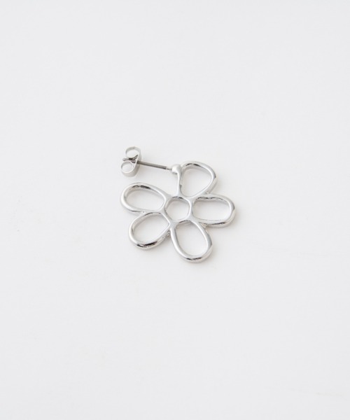 CIAOPANIC TYPY（チャオパニックティピー）の「【2025年S/S新作】lilフラワーピアス（ピアス（両耳用）・レディース・シルバー/ゴールド・ONE SIZE）」の9枚目の写真