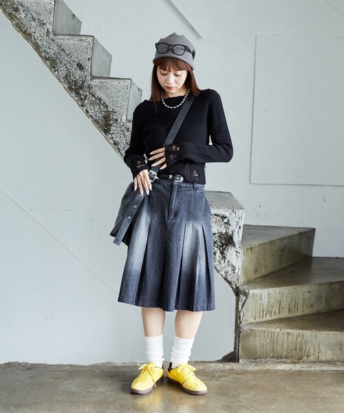 PUBLUX（パブリュクス）の「PUBLUX/パブリュクス プリーツ デニム スカート　限定展開（スカート・レディース・サックスブルー/ブラック・S/M）」の3枚目の写真