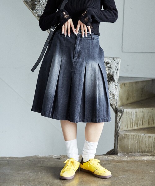 PUBLUX（パブリュクス）の「PUBLUX/パブリュクス プリーツ デニム スカート　限定展開（スカート・レディース・サックスブルー/ブラック・S/M）」の5枚目の写真
