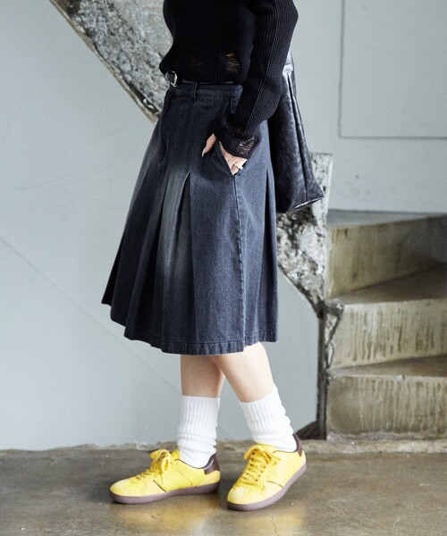 PUBLUX（パブリュクス）の「PUBLUX/パブリュクス プリーツ デニム スカート　限定展開（スカート・レディース・サックスブルー/ブラック・S/M）」の6枚目の写真