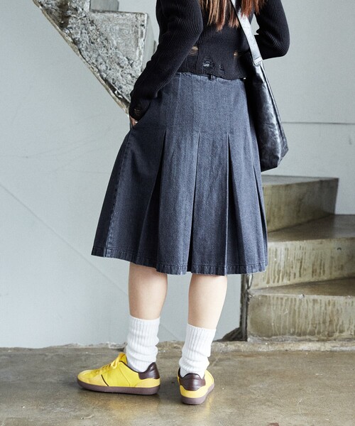 PUBLUX（パブリュクス）の「PUBLUX/パブリュクス プリーツ デニム スカート　限定展開（スカート・レディース・サックスブルー/ブラック・S/M）」の7枚目の写真