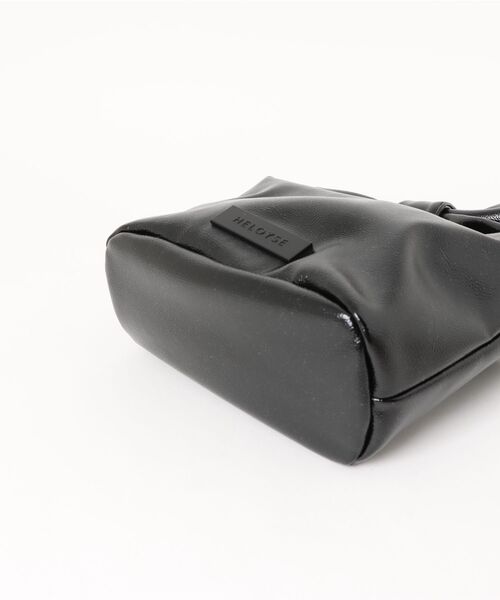 HELOYSE（エロイーズ）の「RIBBON POUCH METALLIC（ハンドバッグ・レディース・ブラック/シルバー・FREE）」の8枚目の写真