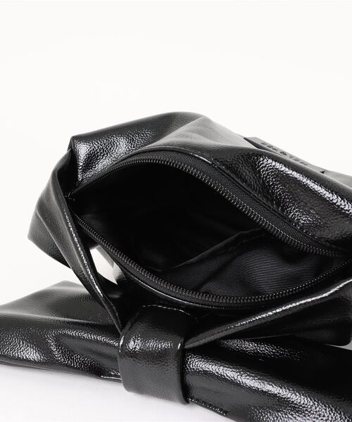HELOYSE（エロイーズ）の「RIBBON POUCH METALLIC（ハンドバッグ・レディース・ブラック/シルバー・FREE）」の9枚目の写真