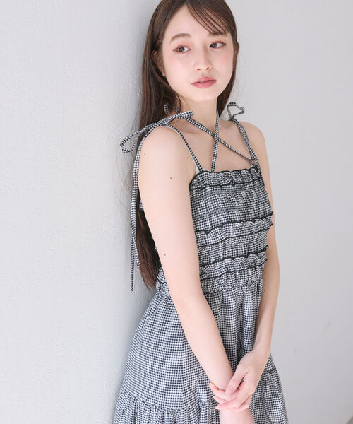 OLIVE des OLIVE(オリーブデオリーブ)の「フリルシャーリングキャミワンピ(ワンピース・レディース・イエロー/オフホワイト/チャコールグレー/サックスブルー/ブラック・SMALL/MEDIUM)」の12枚目の写真