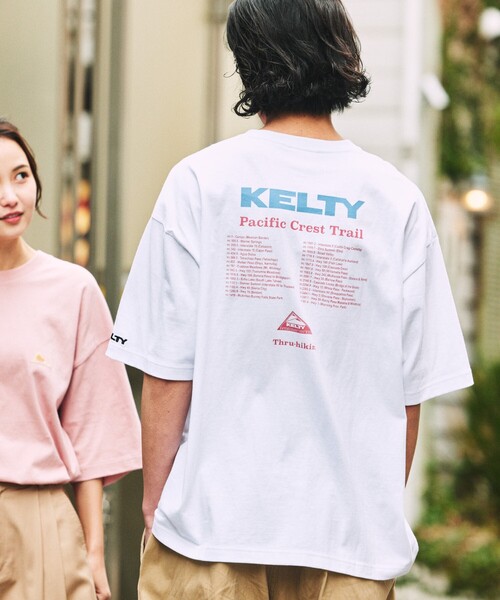 FREAK'S STORE(フリークスストア)の「限定展開 KELTY×FREAK'S STORE/ケルティ 別注 ビッグシルエット ツアーロゴ バックプリント クルーネックTシャツ(Tシャツ/カットソー・メンズ・アッシュグレー/ホワイト/グレイッシュベージュ/スミクロ/ピンク・LARGE/MEDIUM/SMALL)」の2枚目の写真