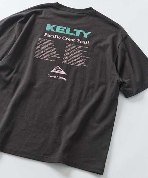 FREAK'S STORE(フリークスストア)の「限定展開 KELTY×FREAK'S STORE/ケルティ 別注 ビッグシルエット ツアーロゴ バックプリント クルーネックTシャツ(Tシャツ/カットソー・メンズ・アッシュグレー/ホワイト/グレイッシュベージュ/スミクロ/ピンク・LARGE/MEDIUM/SMALL)」の3枚目の写真