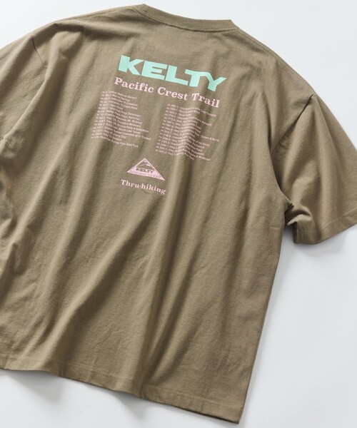 FREAK'S STORE(フリークスストア)の「限定展開 KELTY×FREAK'S STORE/ケルティ 別注 ビッグシルエット ツアーロゴ バックプリント クルーネックTシャツ(Tシャツ/カットソー・メンズ・アッシュグレー/ホワイト/グレイッシュベージュ/スミクロ/ピンク・LARGE/MEDIUM/SMALL)」の4枚目の写真