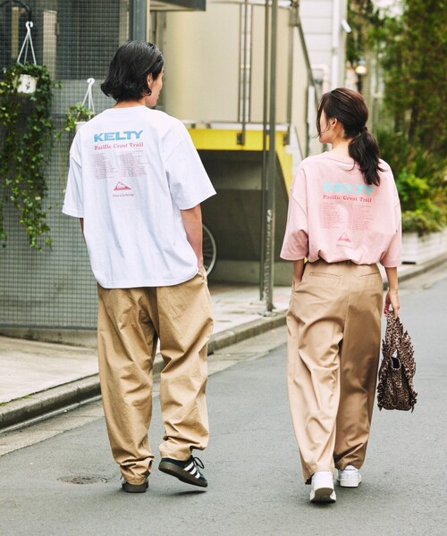 FREAK'S STORE(フリークスストア)の「限定展開 KELTY×FREAK'S STORE/ケルティ 別注 ビッグシルエット ツアーロゴ バックプリント クルーネックTシャツ(Tシャツ/カットソー・メンズ・アッシュグレー/ホワイト/グレイッシュベージュ/スミクロ/ピンク・LARGE/MEDIUM/SMALL)」の20枚目の写真
