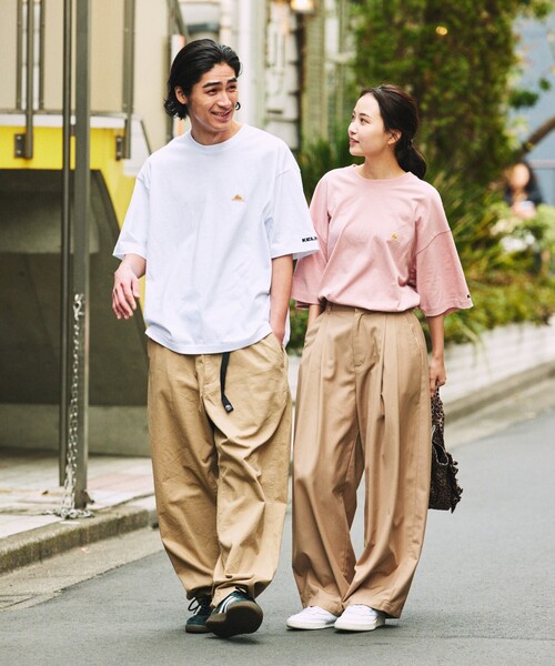 FREAK'S STORE(フリークスストア)の「限定展開 KELTY×FREAK'S STORE/ケルティ 別注 ビッグシルエット ツアーロゴ バックプリント クルーネックTシャツ(Tシャツ/カットソー・メンズ・アッシュグレー/ホワイト/グレイッシュベージュ/スミクロ/ピンク・LARGE/MEDIUM/SMALL)」の21枚目の写真