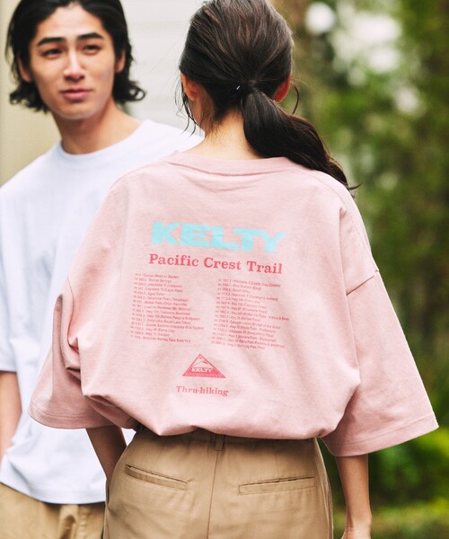 FREAK'S STORE(フリークスストア)の「限定展開 KELTY×FREAK'S STORE/ケルティ 別注 ビッグシルエット ツアーロゴ バックプリント クルーネックTシャツ(Tシャツ/カットソー・メンズ・アッシュグレー/ホワイト/グレイッシュベージュ/スミクロ/ピンク・LARGE/MEDIUM/SMALL)」の22枚目の写真
