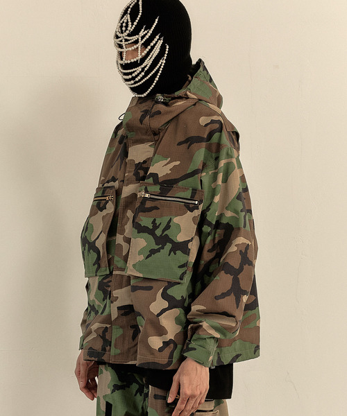 LIBERE COLLAGE COACH JACKET シュント着用