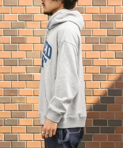 LUXSTYLE(ラグスタイル)の「カレッジロゴプリントスウェットパーカー(パーカー・メンズ・杢グレー/ブラック・M/L/XL)」の4枚目の写真