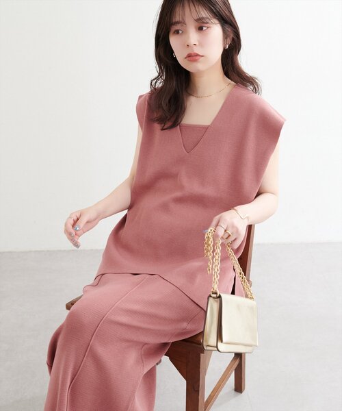 natural couture(ナチュラルクチュール)の「【WEB限定】総針Vネックベスト+キャミSET(ワンピース・レディース・レッド系その他/ブラック/オフホワイト/ブルー・MEDIUM/LARGE)」の4枚目の写真