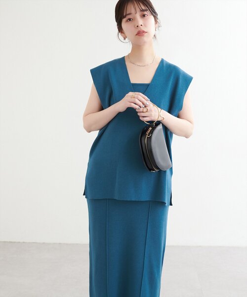 natural couture(ナチュラルクチュール)の「【WEB限定】総針Vネックベスト+キャミSET(ワンピース・レディース・レッド系その他/ブラック/オフホワイト/ブルー・MEDIUM/LARGE)」の5枚目の写真