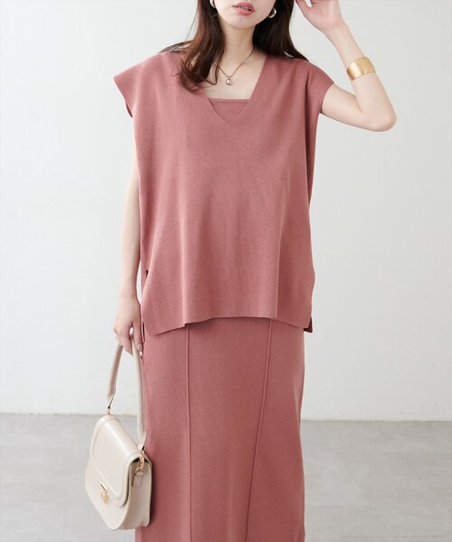 natural couture(ナチュラルクチュール)の「【WEB限定】総針Vネックベスト+キャミSET(ワンピース・レディース・レッド系その他/ブラック/オフホワイト/ブルー・MEDIUM/LARGE)」の10枚目の写真