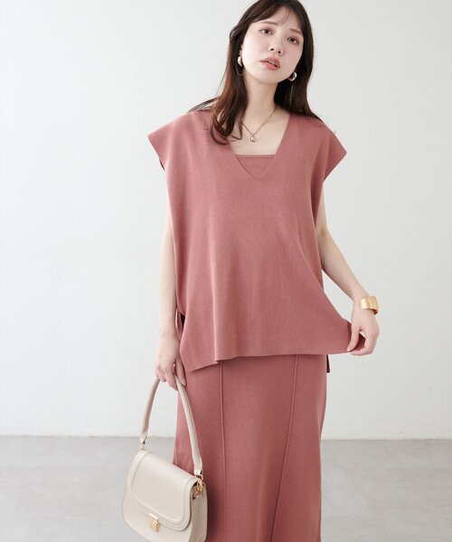 natural couture(ナチュラルクチュール)の「【WEB限定】総針Vネックベスト+キャミSET(ワンピース・レディース・レッド系その他/ブラック/オフホワイト/ブルー・MEDIUM/LARGE)」の11枚目の写真