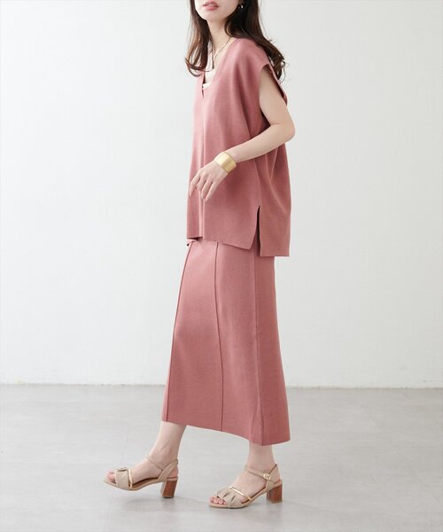 natural couture(ナチュラルクチュール)の「【WEB限定】総針Vネックベスト+キャミSET(ワンピース・レディース・レッド系その他/ブラック/オフホワイト/ブルー・MEDIUM/LARGE)」の13枚目の写真