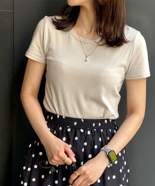 CLOTHY(クロシィ)の「【肌触りなめらかな綿混スムース素材!】クルーネック半袖Tシャツ(Tシャツ/カットソー・レディース・オフホワイト/ブラック/グレイッシュベージュ/グレー/ダークグリーン/チャコールグレー/ローズ/オリーブ/ピンク/ブラウン/イエロー/ネイビー/パープル・MEDIUM/LARGE/X-LARGE/SMALL/XX-LARGE)」の14枚目の写真