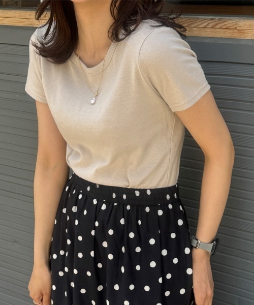 CLOTHY(クロシィ)の「【肌触りなめらかな綿混スムース素材!】クルーネック半袖Tシャツ(Tシャツ/カットソー・レディース・オフホワイト/ブラック/グレイッシュベージュ/グレー/ダークグリーン/チャコールグレー/ローズ/オリーブ/ピンク/ブラウン/イエロー/ネイビー/パープル・MEDIUM/LARGE/X-LARGE/SMALL/XX-LARGE)」の16枚目の写真