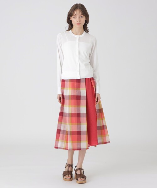 BLUE LABEL CRESTBRIDGE（ブルーレーベルクレストブリッジ）の「クールファインニットクルーネックカーディガン（カーディガン/ボレロ・レディース・ブラック/ホワイト/ブルー/ベージュ・38）」の14枚目の写真