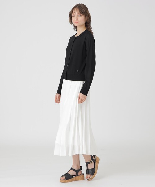 BLUE LABEL CRESTBRIDGE（ブルーレーベルクレストブリッジ）の「クールファインニットクルーネックカーディガン（カーディガン/ボレロ・レディース・ブラック/ホワイト/ブルー/ベージュ・38）」の19枚目の写真