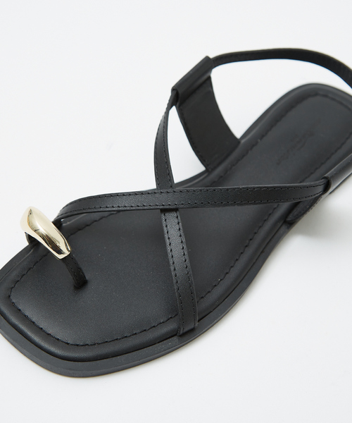 Au BANNISTER（オゥバニスター）の「【販売店舗限定】ニュアンスリング ストラップサンダル（サンダル・レディース・ブラック/オフホワイト/ブラウン・35/36/37/38/39）」の6枚目の写真