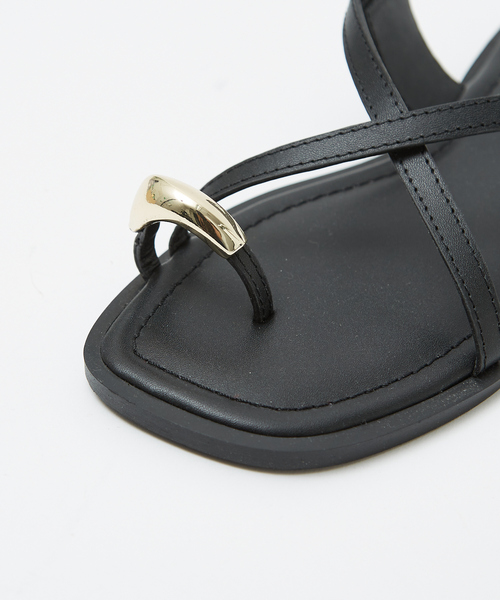 Au BANNISTER（オゥバニスター）の「【販売店舗限定】ニュアンスリング ストラップサンダル（サンダル・レディース・ブラック/オフホワイト/ブラウン・35/36/37/38/39）」の7枚目の写真