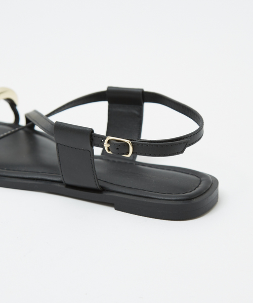 Au BANNISTER（オゥバニスター）の「【販売店舗限定】ニュアンスリング ストラップサンダル（サンダル・レディース・ブラック/オフホワイト/ブラウン・35/36/37/38/39）」の9枚目の写真