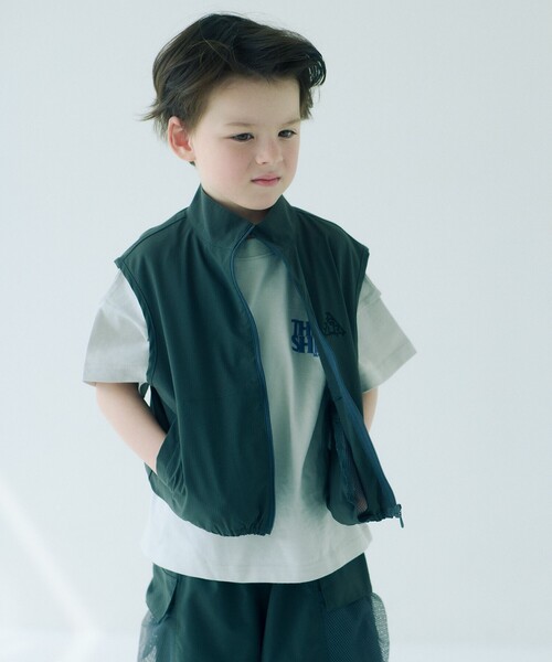 green label relaxing(グリーンレーベルリラクシング)の「ジップベスト / キッズ 110cm-130cm - UVカット -(ベスト・キッズ・ダークグレー/ナチュラル・120cm/130cm/110cm)」の1枚目の写真