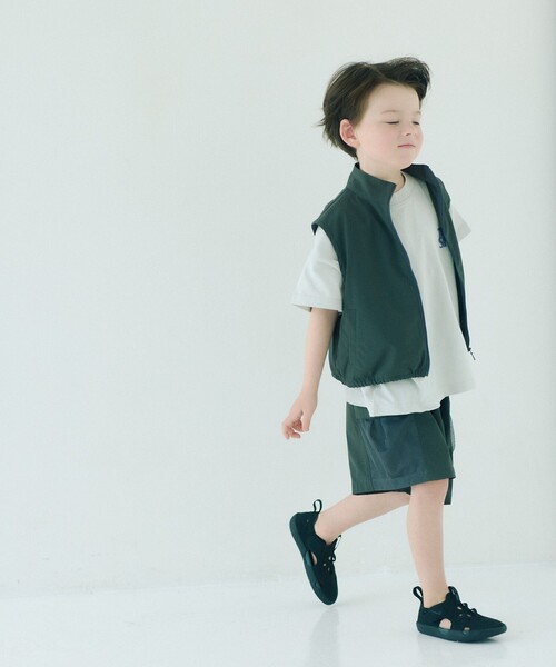 green label relaxing(グリーンレーベルリラクシング)の「ジップベスト / キッズ 110cm-130cm - UVカット -(ベスト・キッズ・ダークグレー/ナチュラル・120cm/130cm/110cm)」の3枚目の写真