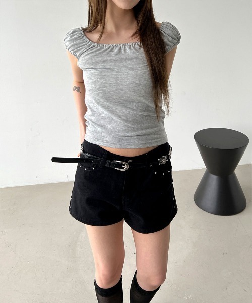 4INT.(フォイント)の「【オフショルダー/ワンショルダー】スクエア シャーリング クロップド パフスリーブ 半袖 Tシャツ(Tシャツ/カットソー・レディース・グレー/ホワイト/ネイビー/ブラック・FREE)」の14枚目の写真