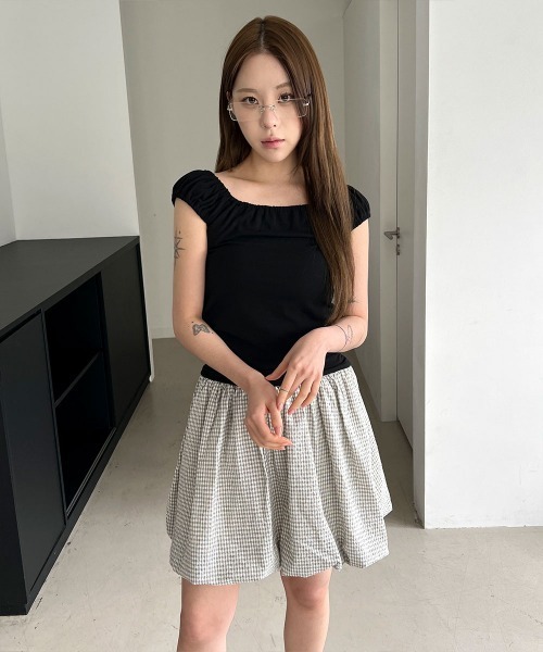 4INT.(フォイント)の「【オフショルダー/ワンショルダー】スクエア シャーリング クロップド パフスリーブ 半袖 Tシャツ(Tシャツ/カットソー・レディース・グレー/ホワイト/ネイビー/ブラック・FREE)」の22枚目の写真