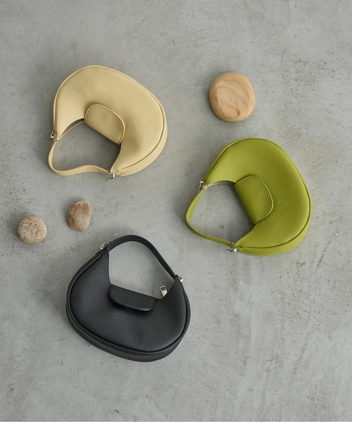 THE YOn(ザヨン)の「ポーチセットハーフムーンショルダーバッグ(ショルダーバッグ・レディース・イエロー/ブラック/グリーン・FREE)」の4枚目の写真