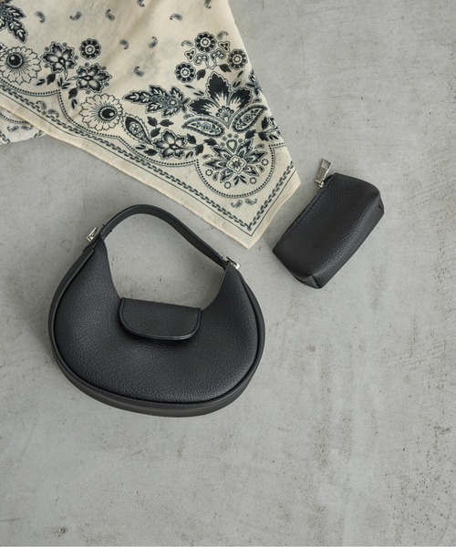 THE YOn(ザヨン)の「ポーチセットハーフムーンショルダーバッグ(ショルダーバッグ・レディース・イエロー/ブラック/グリーン・FREE)」の5枚目の写真