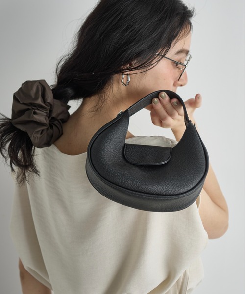 THE YOn(ザヨン)の「ポーチセットハーフムーンショルダーバッグ(ショルダーバッグ・レディース・イエロー/ブラック/グリーン・FREE)」の10枚目の写真