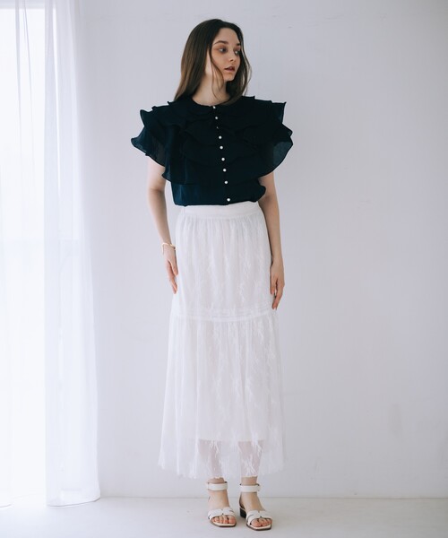 SELFIST(セルフィスト)の「ラッフルフリルパールボタンブラウス 夏服 ノースリーブ シアートップス 春服 半袖 フリル フェミニン(シャツ/ブラウス・レディース・オフホワイト/ブラック/ピンクベージュ・フリー)」の8枚目の写真