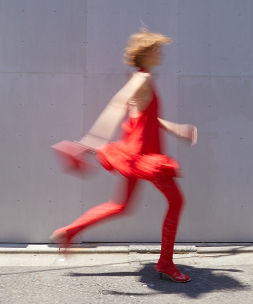 PRANK PROJECT（プランクプロジェクト）の「ボリュームヘムホルターチュニック / Volume Hem Halter Tunic（チュニック・レディース・ブラック/アイボリー/レッド・FREE）」の5枚目の写真