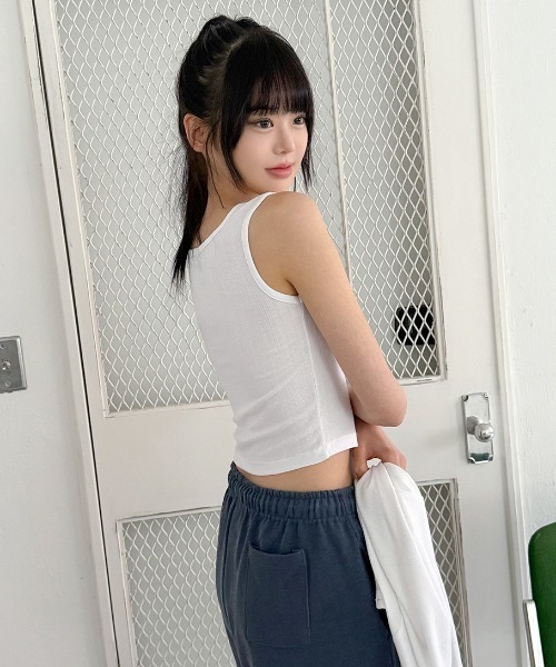 muahmuah(ムーアムーア)の「A'GEM/9 × .kom 『muah muah/ムーアムーア』SLIM FIT LOGO SLEEVELESS/スリムフィット ロゴスリーブレス(タンクトップ・レディース・ホワイト/ピンク/ブラック・FREE)」の9枚目の写真