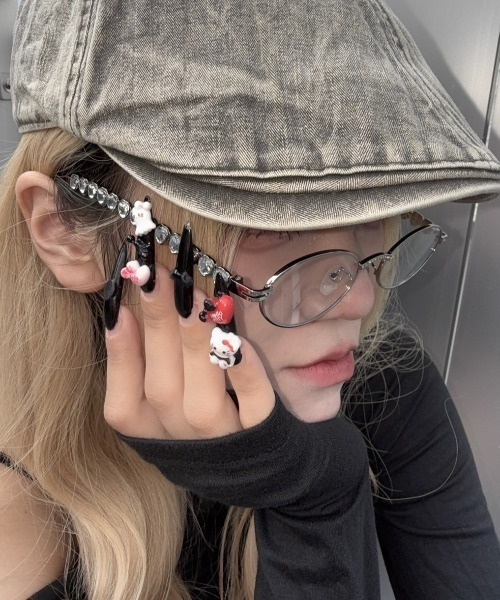 Never mind the XU / Chikashitsu+（ネバーマインド ザ エックスユー / チカシツプラス）の「【nmtc+】heart cubic eyeglasses / 【エヌエムティーシープラス】ハートキュービックアイグラスメガネ（メガネ・レディース・シルバー・ONE SIZE）」の15枚目の写真